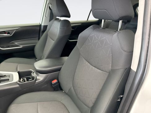 Used 2024 Toyota RAV4 XLE w/ Convenience Package FWD image 9