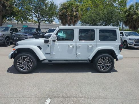 Used 2023 Jeep Wrangler Unlimited Sahara AWD/4WD image 9