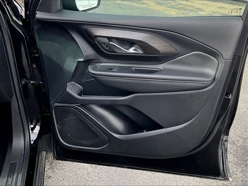 Used 2024 GMC Terrain SLE image 12