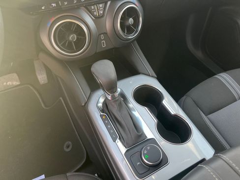 Used 2025 Chevrolet Blazer LT image 41