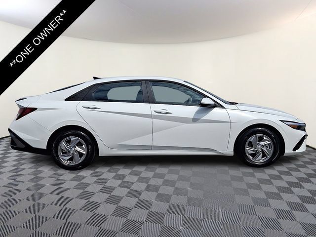 Used 2025 Hyundai Elantra SE FWD image 7