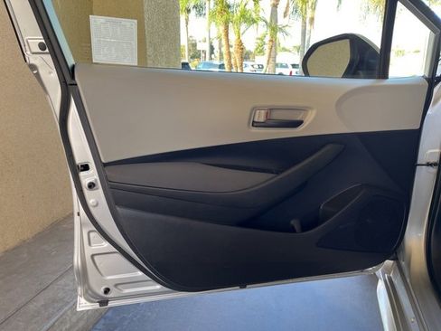 Used 2022 Toyota Corolla LE image 13