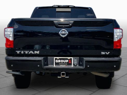 Used 2020 Nissan Titan SV w/ SV Convenience Package RWD image 5