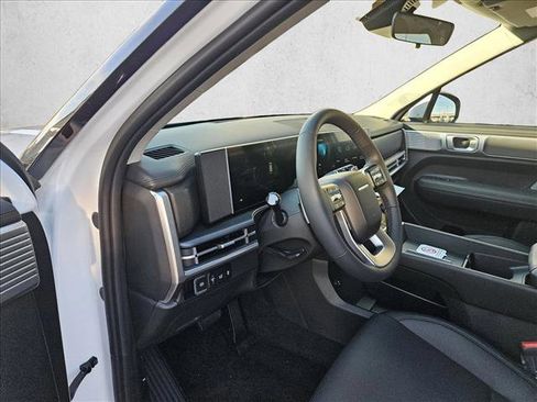 Used 2025 Hyundai Santa Fe SEL FWD image 4