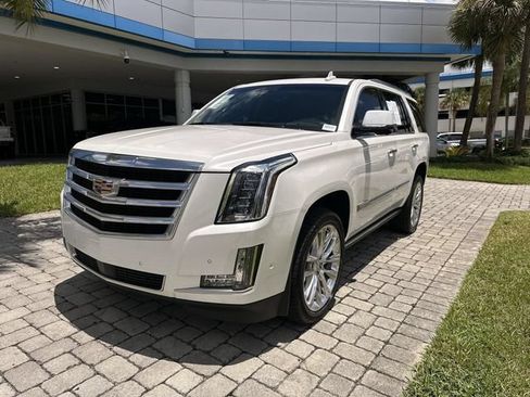 Used 2018 Cadillac Escalade Premium Luxury RWD image 20