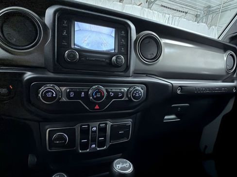 Used 2018 Jeep Wrangler Unlimited Sport S AWD/4WD image 18
