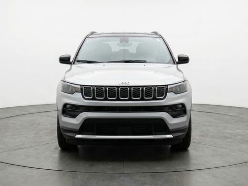 Used 2025 Jeep Compass Limited AWD/4WD image 2