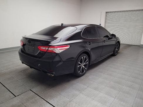 Used 2020 Toyota Camry SE w/ Carpet Mat Package image 9