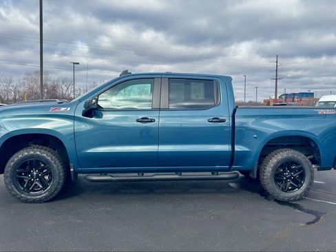 Used 2024 Chevrolet Silverado 1500 LT Trail Boss w/ Convenience Package II image 4