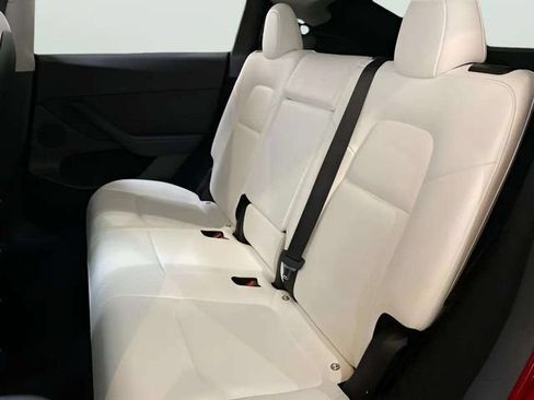 Used 2024 Tesla Model Y 2WD image 43