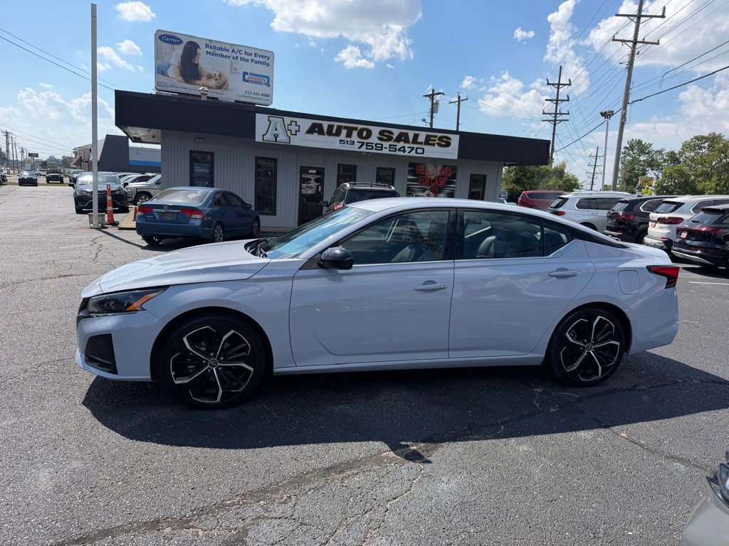 Used 2024 Nissan Altima 2.5 SR FWD image 1