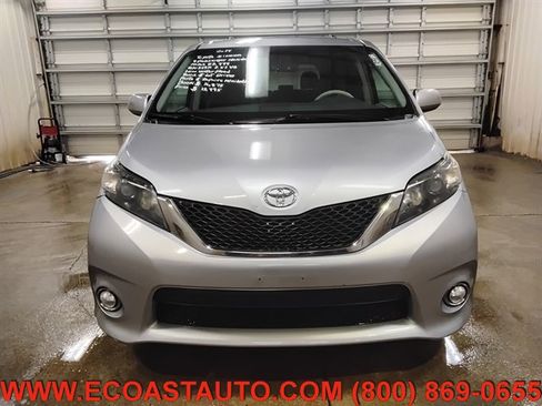 Used 2014 Toyota Sienna SE FWD image 7