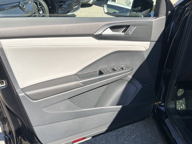 Certified 2023 Volkswagen Taos SEL AWD/4WD image 11