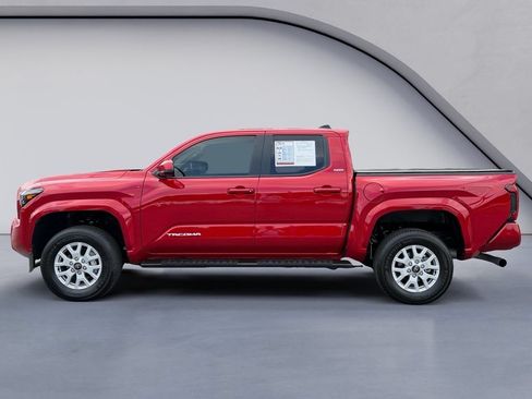 Used 2025 Toyota Tacoma SR5 AWD/4WD image 2