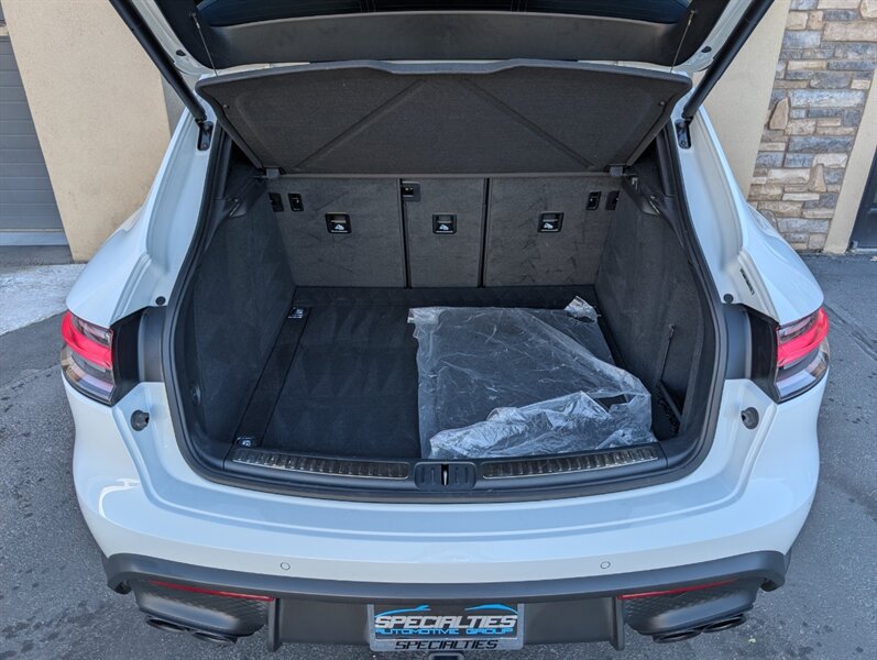 Used 2023 Porsche Macan Turbo AWD/4WD image 33