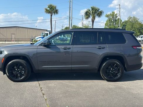 Used 2025 Jeep Grand Cherokee L Altitude AWD/4WD image 3