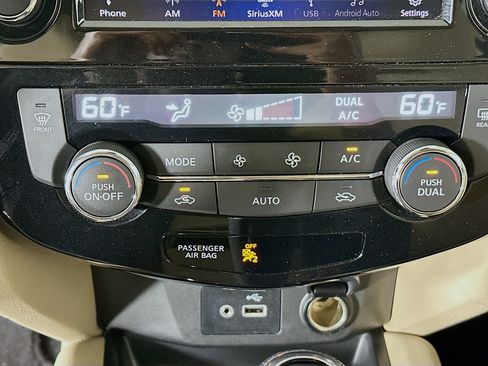 Used 2020 Nissan Rogue SV FWD image 23