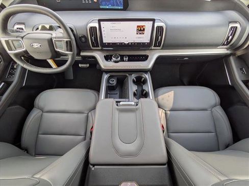 New 2025 Ford Expedition Active image 18