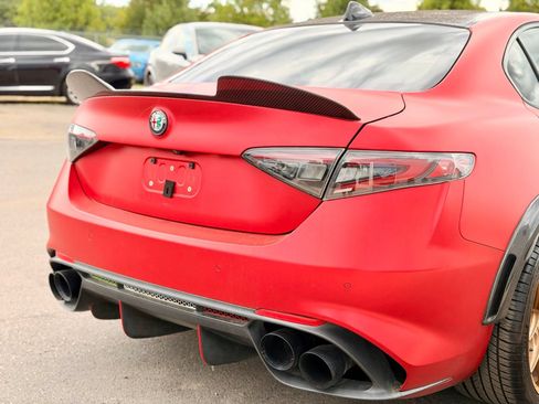 Used 2017 Alfa Romeo Giulia Quadrifoglio RWD image 9