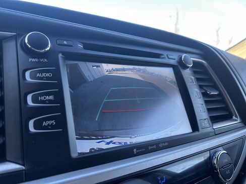 Used 2017 Toyota Highlander XLE image 14