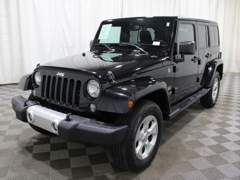 Used 2015 Jeep Wrangler Unlimited Sahara w/ Connectivity Group image 31