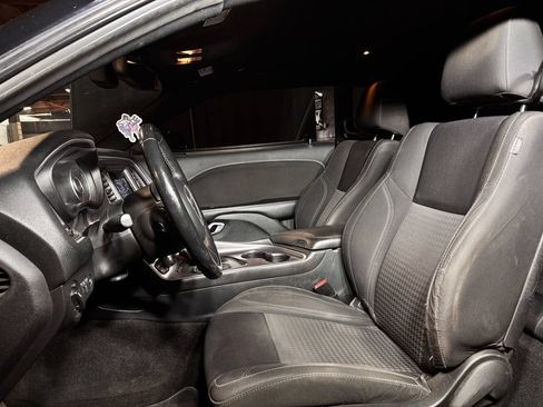 Used 2015 Dodge Challenger SXT RWD image 18