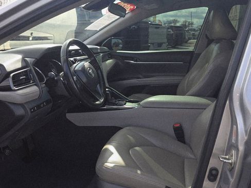 Used 2020 Toyota Camry SE w/ Carpet Mat Package image 8