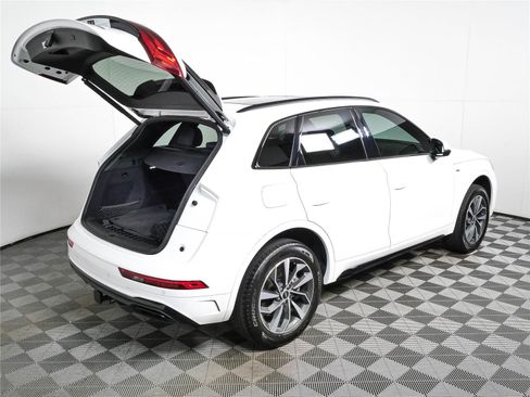 Used 2024 Audi Q5 2.0T Premium w/ Summer of Audi Package AWD/4WD image 24
