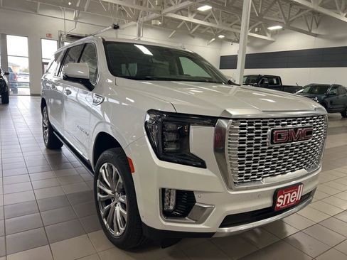 Used 2023 GMC Yukon XL Denali w/ Denali Reserve Package AWD/4WD image 6