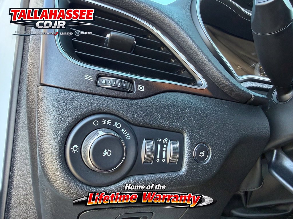 Used 2022 Jeep Cherokee Trailhawk w/ Comfort/Convenience Group AWD/4WD image 40