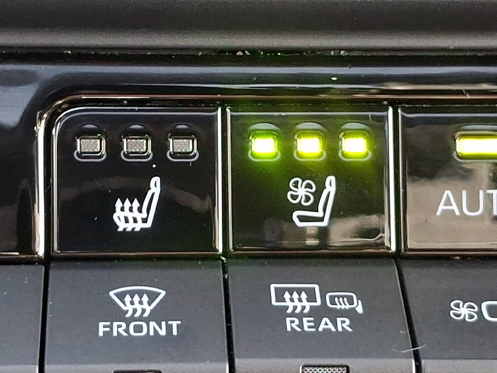 Certified 2023 Toyota Crown AWD/4WD image 24