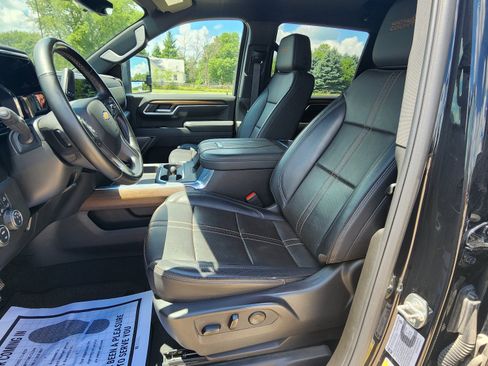 Used 2025 Chevrolet Silverado 2500 High Country w/ Technology Package AWD/4WD image 17