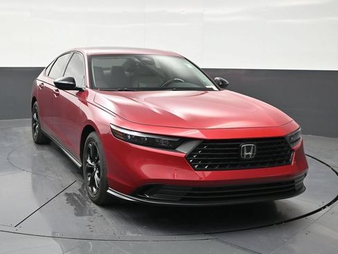 Used 2025 Honda Accord SE image 7