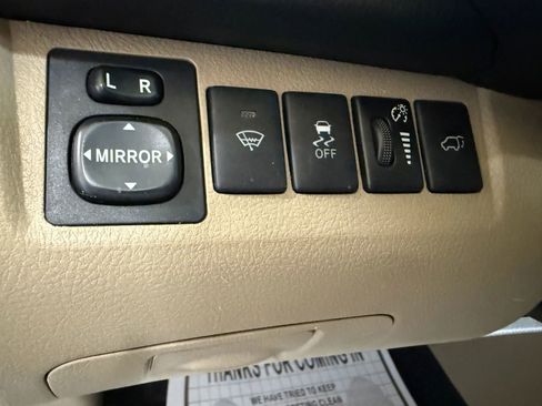 Used 2011 Toyota Highlander SE w/ Tow Pkg FWD image 19