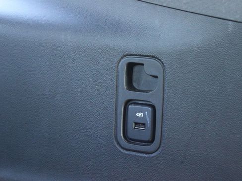 Used 2023 Chevrolet Traverse LT image 29