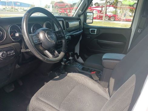 Used 2019 Jeep Wrangler Unlimited Sport S AWD/4WD image 9