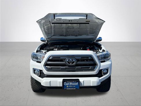 Used 2017 Toyota Tacoma Limited w/ Tow Package image 4