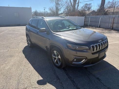 Used 2019 Jeep Cherokee Limited image 4