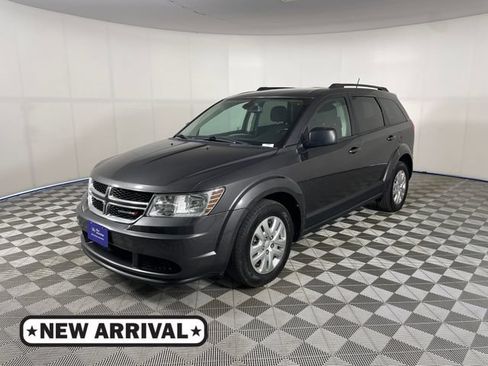 Used 2018 Dodge Journey SE w/ Connectivity Group FWD image 1