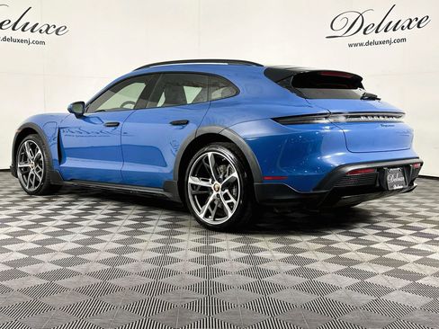 Used 2022 Porsche Taycan 4 Cross Turismo w/ Premium Package AWD/4WD image 4