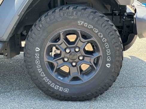 Used 2023 Jeep Wrangler Unlimited w/ Cold Weather Group AWD/4WD image 7