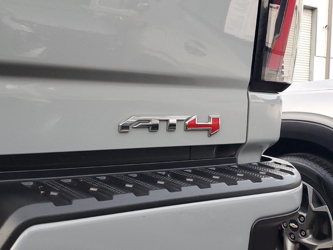 Used 2024 GMC Sierra 2500 AT4 w/ AT4 Premium Plus Package AWD/4WD image 8