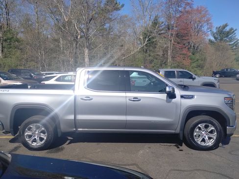 Used 2024 GMC Sierra 1500 SLT image 2