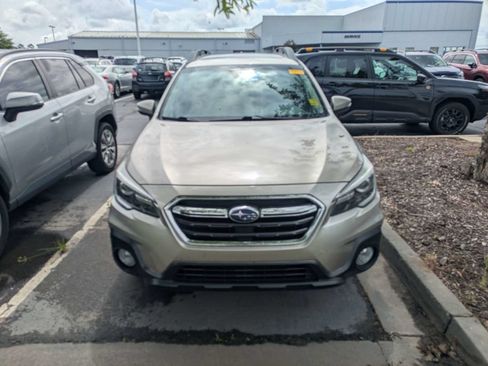 Used 2018 Subaru Outback 2.5i Limited AWD/4WD image 2
