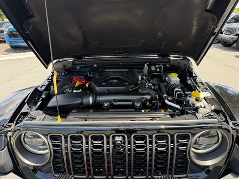 Used 2024 Jeep Wrangler Unlimited Rubicon AWD/4WD image 31