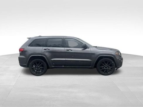 Used 2018 Jeep Grand Cherokee Altitude image 2