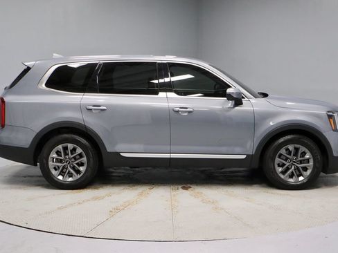Used 2023 Kia Telluride LX AWD/4WD image 6