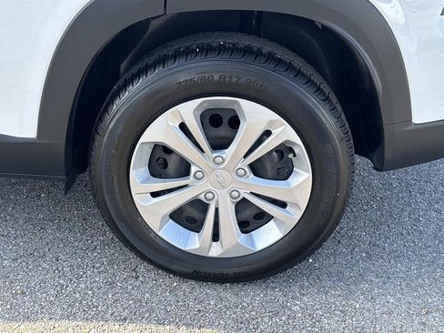 Certified 2024 Chevrolet Trax LS FWD image 4