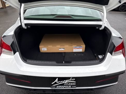 Certified 2025 Hyundai Elantra Sport image 23