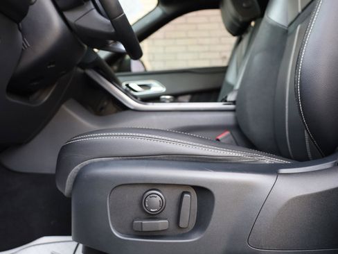 Used 2020 Land Rover Range Rover Velar R-Dynamic S image 17